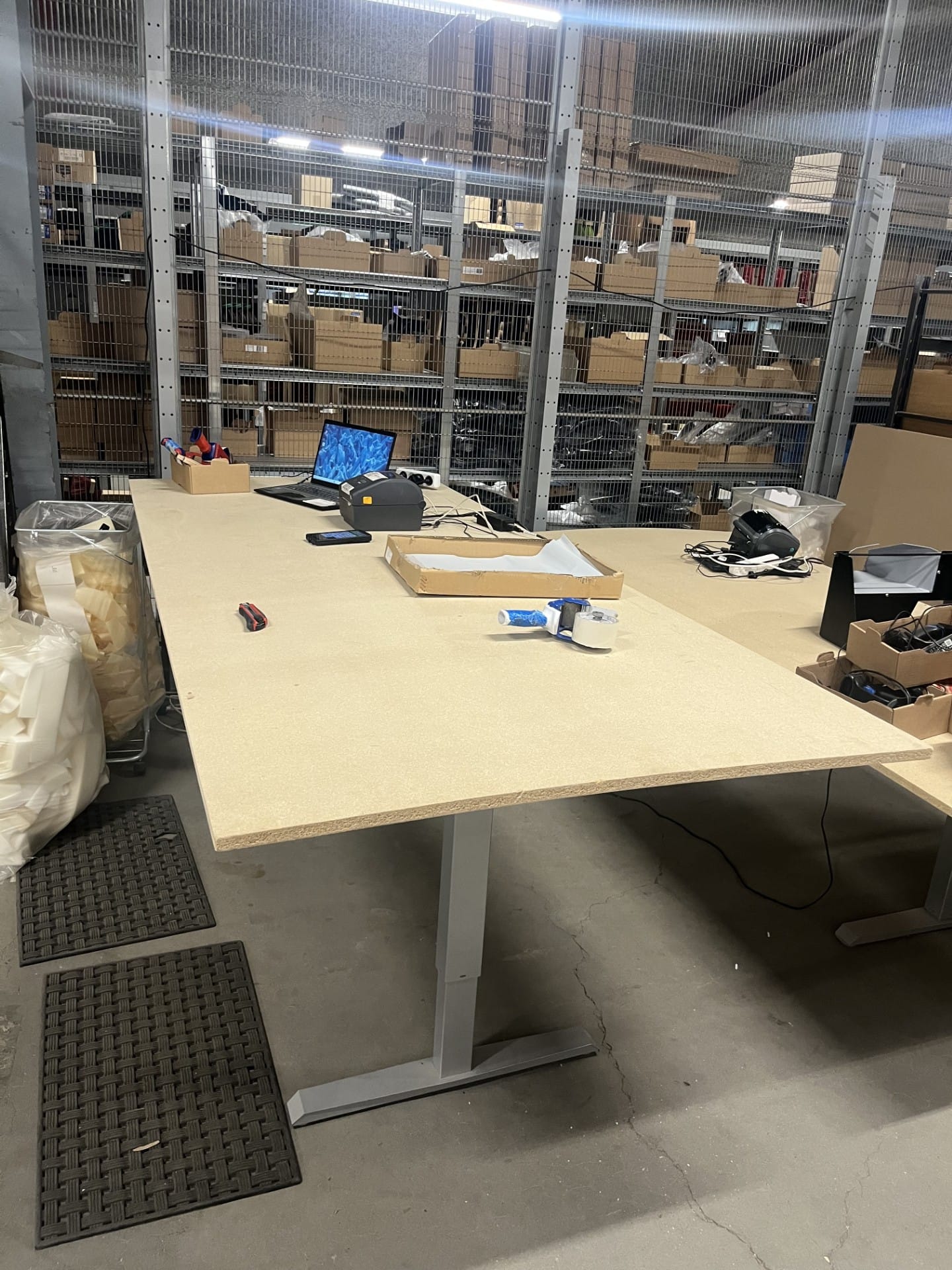 Pakkestationen i drift